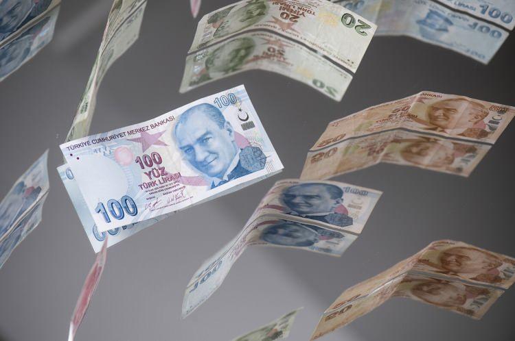 <p>Başkan Recep Tayyip Erdoğan, tıpkı asgari ücret 2023'te olduğu gibi emekli ve memur zammı için de refah payı verileceğini açıkladı.</p>
<p> </p>