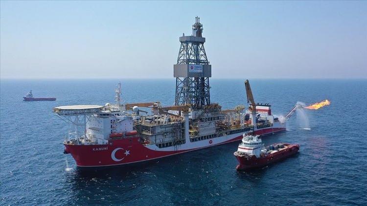 <p>Ekipmanı deniz tabanına yerleştirirken su altı robotlar kullanıldı.</p>
