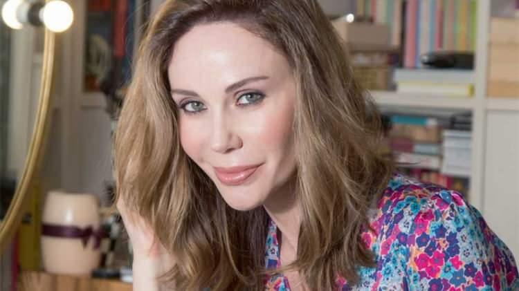 <p><span style="color:#8B4513"><strong>Demet Şener (45)</strong></span></p>
<p> </p>