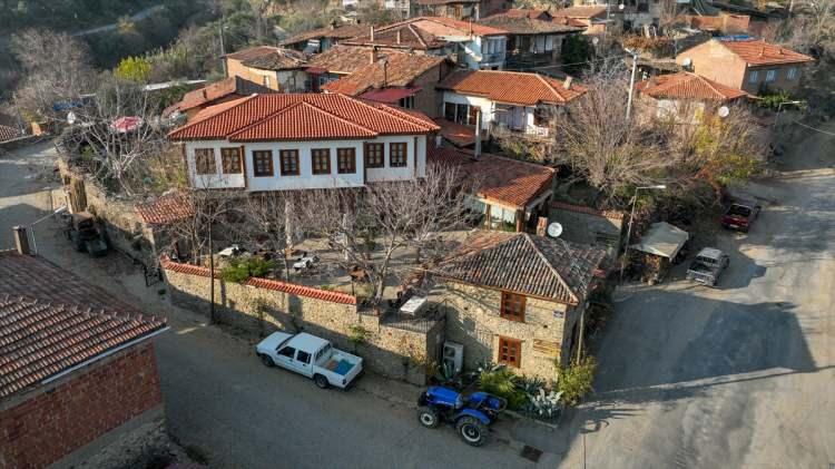 <p>Turizmden yavaş yavaş pay almaya başladı ama biz Birgi'nin bozulup, turizm hareketi içinde boğulmasını da istemiyoruz. Birgi korunmalı ancak turizmden gerekli payı da almalı. </p>