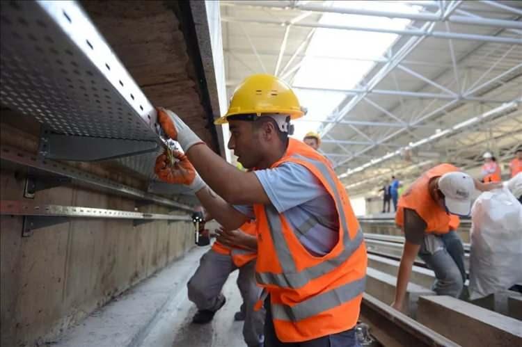 <p>Kamu işçileri her yıl olduğu gibi bu yıl da 52 günlük ikramiye yani tediye ödemesine hak kazanabiliyor. Kamu kurumlarında taşerondan kadroya alınan işçilere de ilave tediye veriliyor.</p>