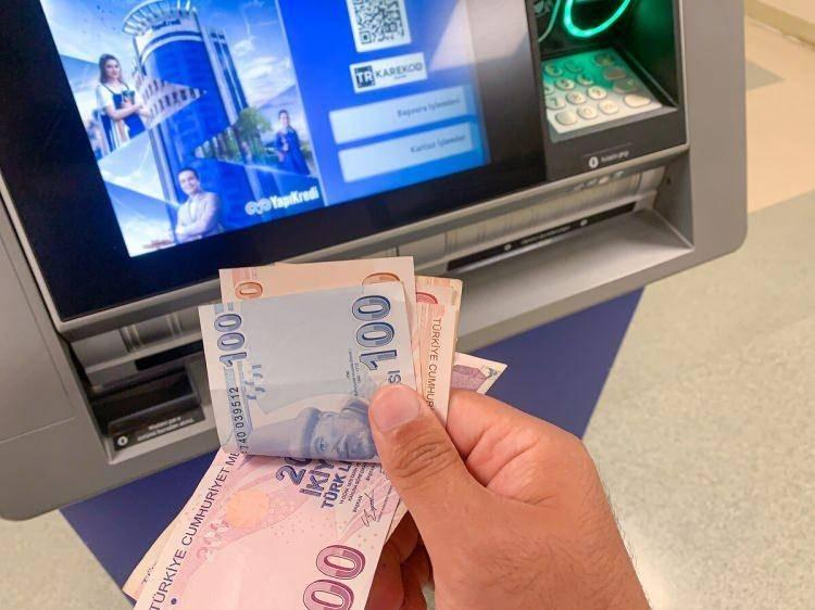 <p>En fazla brüt 200 metrekare ve tek konuta sahip olan EYT'liler emekli olunca emlak vergisi muafiyetinden de yararlanacak.</p>

<p> </p>
