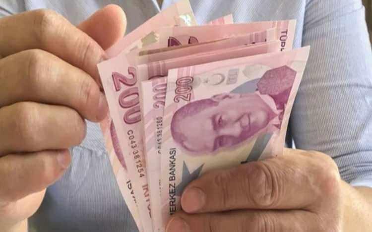 <p>İzin parası: EYT'liler eğer kullanmadığı birikmiş izinleri varsa işten ayrılırken bunları da alabilecek.</p>
<p> </p>