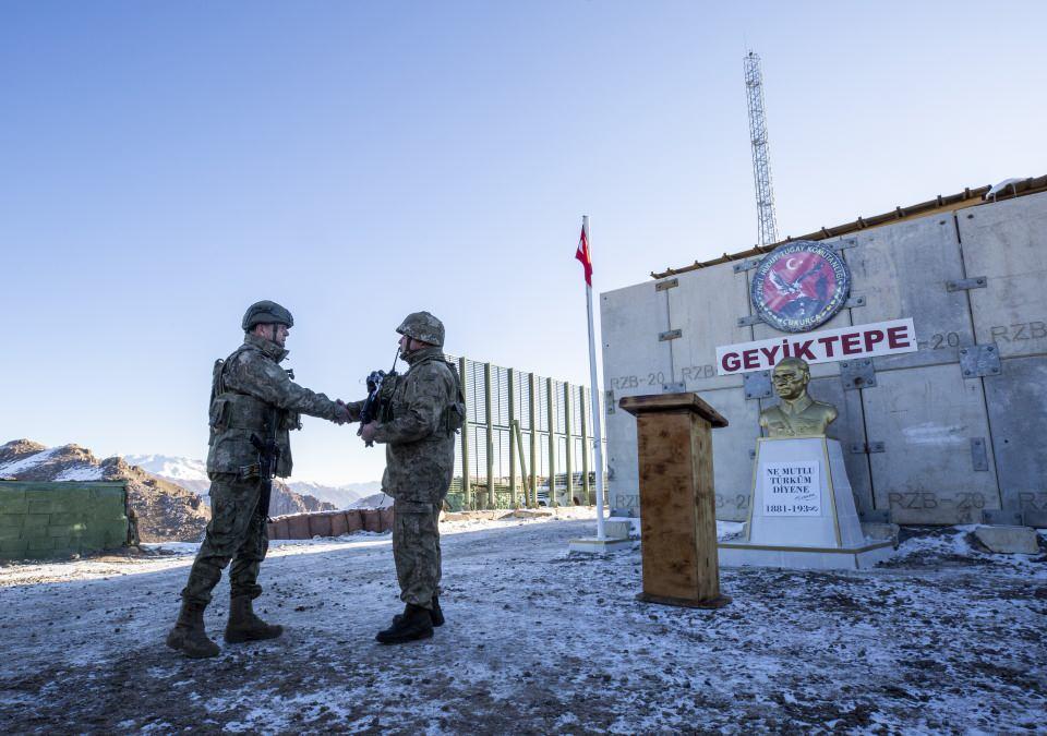 <p><strong>Şen, şunları kaydetti:</strong></p>
<p>"Pençe-Kilit Harekatı öncesi Irak'ın kuzeyinden Türkiye'ye tanksavar, havan, füze, roket, keskin nişancı, dron ve maket uçakla 900'ün üzerinde taciz ve sabotaj gerçekleştirilmiştir. </p>