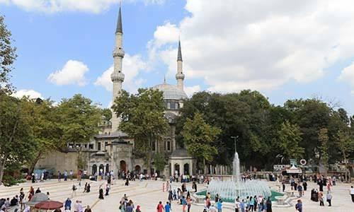 <p>İSTANBUL EYÜPSULTAN ilce MERKEZ-DEFTERDAR mah LOKAL, MÜNZEVİ KIŞLA, OTAKÇILAR, RIZA UZUN, TUNALIGİL, ÇAYCILAR sk / NİŞANCI mah OTAKÇILAR sk bölgelerinde 14/01/2023 15:00:00 - 14/01/2023 20:00:00 saatleri arasında Yatırım / Yeni Kablo Bağlantısı Sebebi ile İş Sağlığı ve Güvenliği’ni de gözeterek elektrik kesintisi yapılacaktır.</p>