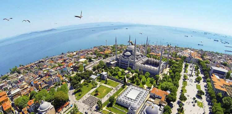 <p>FATİH<br />
<br />
İSTANBUL FATİH ilce MERKEZ-MERCAN mah SEMAVER, TACİRHANE sk bölgelerinde 14/01/2023 09:00:00 - 14/01/2023 12:00:00 saatleri arasında Yatırım / Yeni Kablo Bağlantısı Sebebi ile İş Sağlığı ve Güvenliği’ni de gözeterek elektrik kesintisi yapılacaktır.</p>
