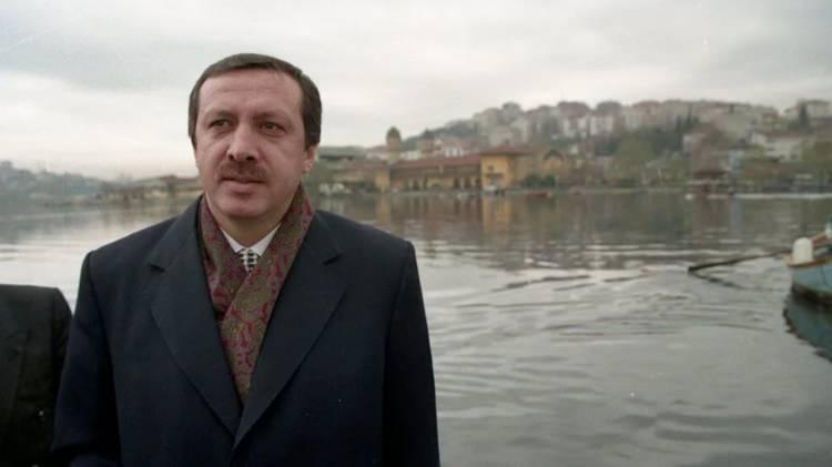 <p><strong>3-ERDOĞAN'IN NİŞANESİ HALİÇ, 30 YIL ÖNCESİNE DÖNDÜ</strong></p>
<p>Cumhurbaşkanı Recep Tayyip Erdoğan'ın İBB Başkanlığı döneminde binbir uğraşla temizlediği Haliç, 4 yıllık CHP'li İBB yönetiminde eskiye döndü.</p>