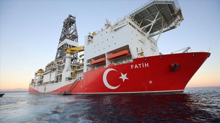 <p>Fatih Sondaj Gemisi'nin Karadeniz'de keşfettiği doğalgazı karaya çıkaracak olan haznelerden ikincisi de denize indirildi.</p>
