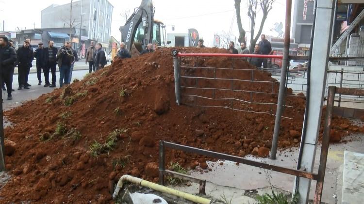 <p>kontrat yapmamızı istedi. Yeni kontratta 15 bin lira kira bedeli isteyerek kabul etmeme durumunda dükkandan çıkmamızı istedi. </p>
