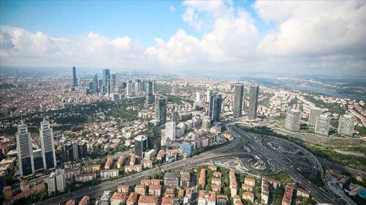<p>Çekilecek kredinin yüzde 40'nı geçmemesi gereken hane halkı gelirinde ise yalnızca eşlerin kazancı dikkate alınacak. Krediye başvuranlarda son 1 yılın en az 9 ayında sosyal güvenlik primi ödeme şartı aranacak.</p>

