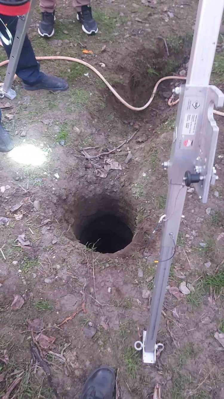 <p>Öte yandan sitenin yakınında bulunan çocuk parkına birkaç metre mesafedeki ölüm kuyusunun yakınında başka kuyuların da bulunduğu ve kapatıldığı bildirildi.</p>