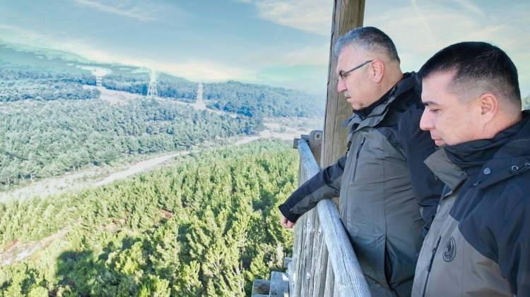 <p><strong>YANGIN SONRASI ORMANA TOPLAMDA 100 BİN AĞAÇ DİKİLDİ</strong></p>
<p> </p>
<p>Orman Bölge Müdürü Zafer Derince burada yaptığı açıklamada ; yangından hemen sonra sahada; zarar görmüş ağaçların  temizlendiğini,  toprak hazırlığının  yapılarak ve dikime hazır hale getirildiğini söyledi. Derince, </p>