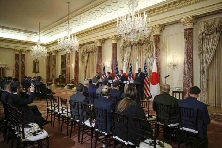 <p>Çin’e karşı pozisyon almak için yeni adımları konuşmak üzere ABD ile Japonya'nın dışişleri ve savunma bakanları, Washington'da Güvenlik İstişare Komitesi Toplantısı'nda bir araya geldi.</p>
