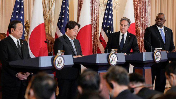 <p>Japonya ve ABD, Çin'in Doğu Çin Denizi'ndeki hakimiyetine karşı iş birliklerini geliştirmeye karar vererek Çin tehdidi karşısında nükleer dahil tüm seçeneklerin masada olduğunu ifade ettiler.</p>
