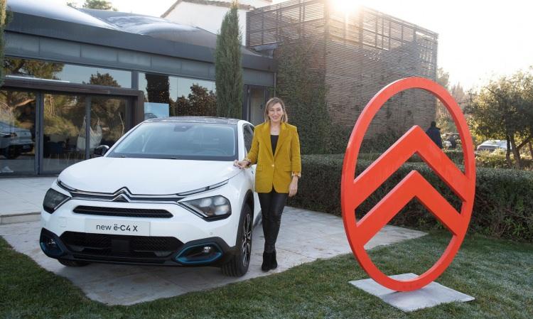<p><strong>Citroën’in Haziran 2022’de dünya prömiyerini İstanbul’da gerçekleştirdiği yeni kompakt sınıf temsilcisi C4 X ve elektrikli ë-C4 X model ailesi, Ocak 2023 itibarıyla Türkiye’de satışa sunuldu</strong></p>

