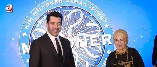 <p><span style="color:#000000"><strong>Yarışmanın sunucusu Kenan İmirzalıoğlu ile bir araya gelen Erdoğan, ünlü oyuncuyla keyifli bir sohbet gerçekleştirdi. </strong></span></p>
