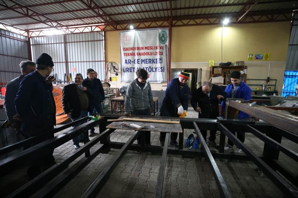 <p>Şu anda okulumuzda İskenderun Belediyesine kamelya, bank ve piknik masası imalatları devam etmektedir. Bunun yanı sıra yine Bakanlığımıza okullar için sıra, masa ve dolap üretimi yapıyoruz."</p>
<p> </p>
