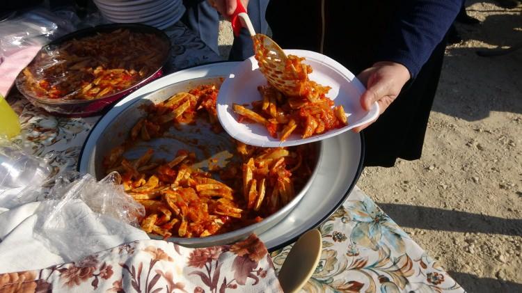 <p>Muzun yanında avokado, quava, mango gibi ve papaya gibi bitkilerin bölgemizde ekimi yaygınlaşıyor. Tabi iklimimizin giderek ılımanlaşması sahil bölgelerinin özellikle tropik meyve konusunda daha çok çalışmasına ve üretmesine imkan tanıyor. Bugün de üreticimizin yapmış olduğu çabanın karşılığını aldığı güzel bir gün" dedi.</p>

<p> </p>
