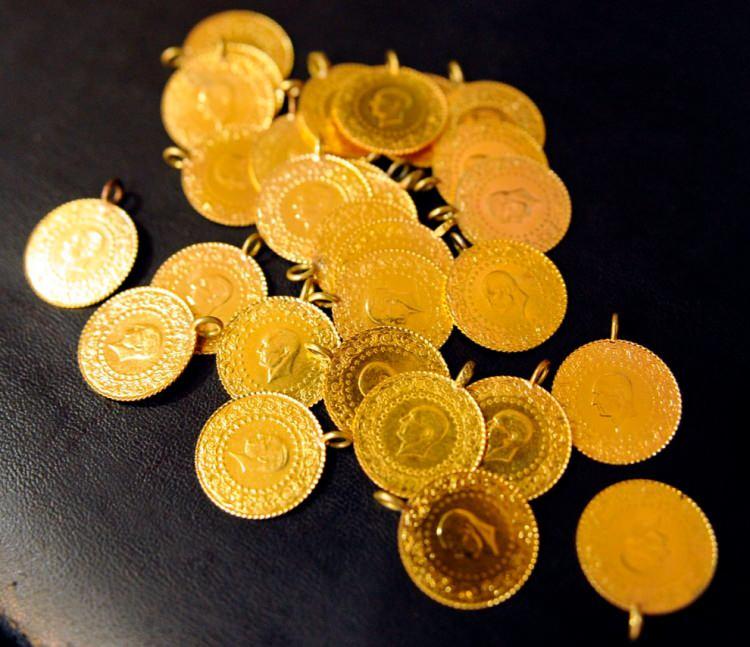 <p><strong>Rekordan sonraki durak, 2.300 dolar olur”</strong></p>

<p>SKCharting baş teknik stratejisti Sunil Kumar Dixit, enflasyondaki gerilemenin altını 1.900 dolara götüreceğine inanıyor. Credit Suisse de, altın fiyatlarının tüm zamanların zirvesi 2.072 dolar/onsa erişmesi halinde, yeni bir ralli başlatarak 2.300 dolara tırmanabileceğini savunuyor.</p>
