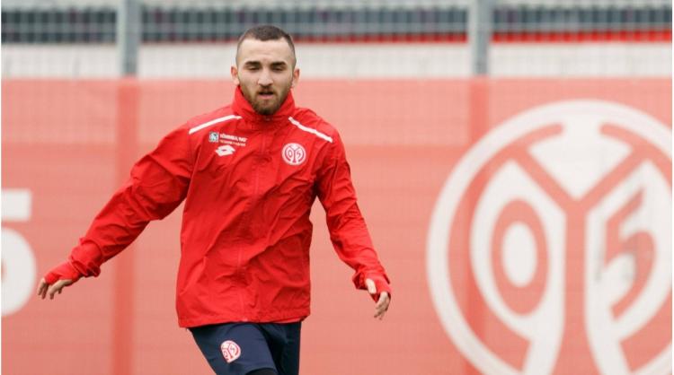 <p>Erkan Eyibil / Orta Saha<br />
<br />
Antalyaspor >>> Gençlerbirliği<br />
<br />
Kiralık</p>
