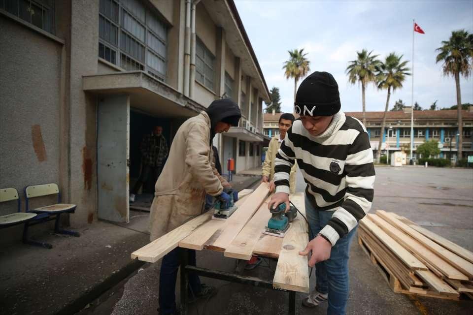 <p>Onlar olmadan eğitim öğretimin bir anlamı olmuyor. Buradaki üretimin amacı öğrencilerimize teknolojiyi ve yeni gelişmeleri anlatmak, öğretmek. </p>