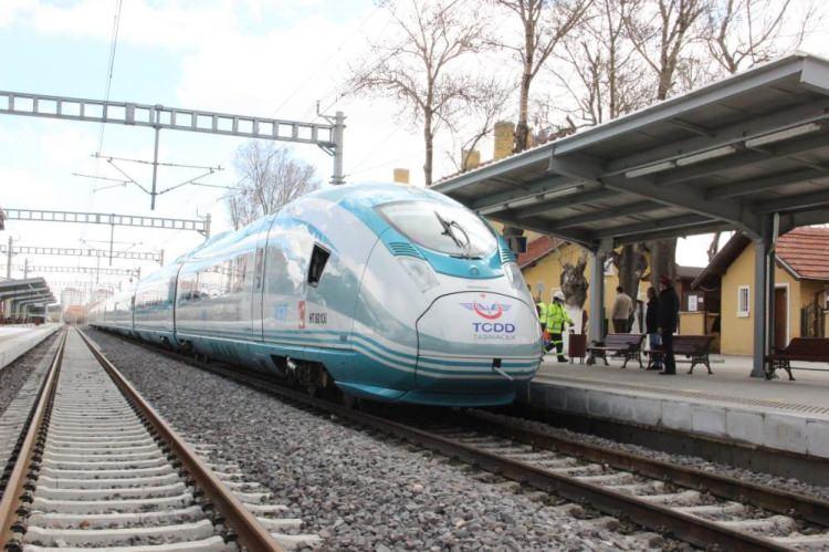 <p>KONYA- KARAMAN YHT: Konya-Karaman YHT ekonomiye 221.9 milyon dolar GSYH, 477.9 milyon dolar üretim, 41.4 milyon dolar ihracat, 10.3 milyon dolar vergi geliri ve yıllık ortalama 1.2 bin kişi istihdam sağladı. Tasarruf miktarı 582 bin dolar oldu.</p>
<p> </p>