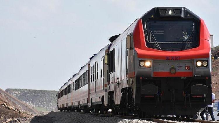 <p>BAKÜ-TİFLİS-KARS HATTI: Bakü-Tiflis-Kars Hattı ekonomiye 839.6 milyon dolar GSYH, 1.8 milyar dolar üretim, 168.2 milyon dolar ihracat, 39.6 milyon dolar vergi geliri ve yıllık ortalama 2.3 bin kişi istihdam faydası sağladı.</p>
<p> </p>