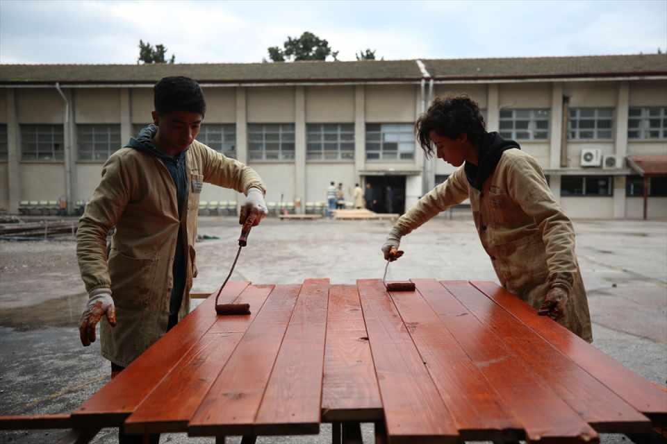 <p>Çocuklar CNC makinelerinin yapım aşamasından en yüksek birimine kadar her türlü aşamasında bulunuyor ve bilgilerini pekiştiriyorlar." diye konuştu.</p>
<p> </p>