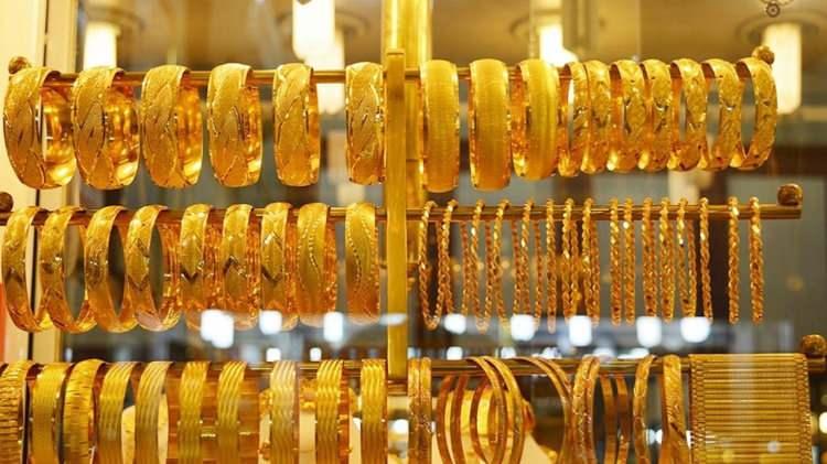 <p>Uluslararası piyasalarda doların zayıflaması ve Çin’in altın piyasalarına dönmesinin yatırımcıya gönderdiği ‘al’ sinyali spot altını 8 ayın zirvesine çıkardı. </p>
