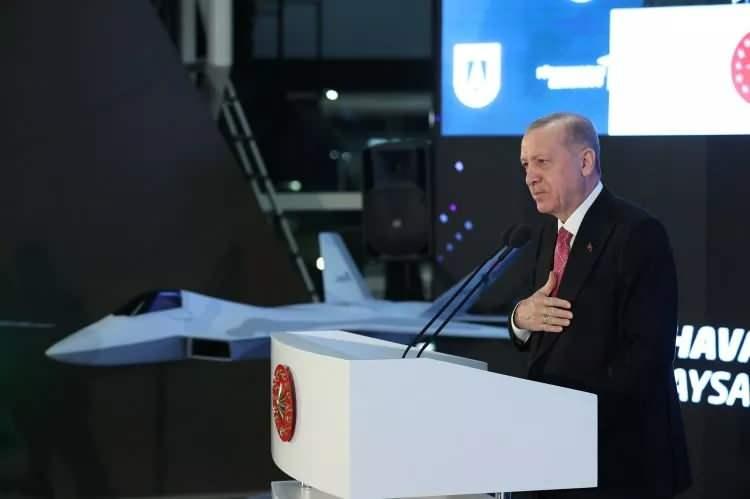 <p>Öte yandan haberde dikkat çeken bir diğer nokta ise ABD ve Türkiye ilişkileri. Haberde ABD'nin Türkiye'yi Rusya'nın kucağına asla bırakmak istemeyeceği, bu nedenle de Washington'un Ankara ile arasını iyi tutmaya çalıştığından bahesdildi.</p>
