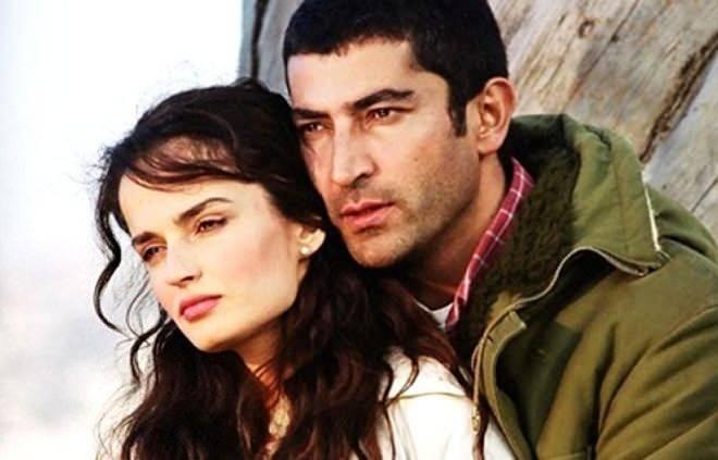 <p><span style="color:#800000"><strong>Bir dönemin efsane dizisi Adanalı'da 'İdil' karakterine hayat veren güzel oyuncu Selin Demiratar'ın hayatı merak konusu oldu. </strong></span></p>