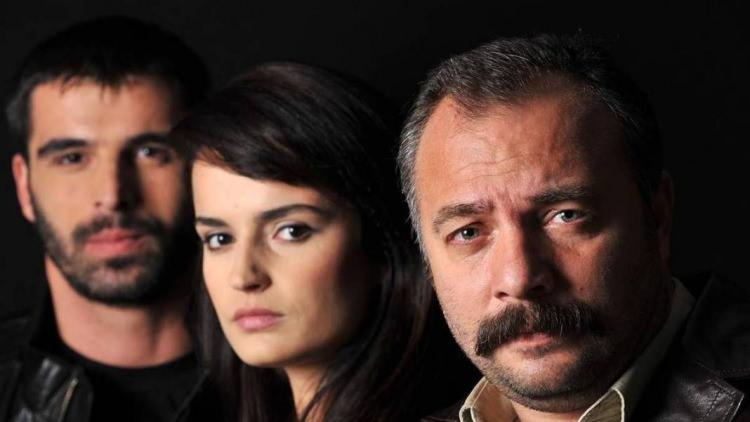 <p><span style="color:#800000"><strong>ÜZEN HABER GELDİ</strong></span></p>
<p><span style="color:#000000"><strong>Selin Demiratar, "Oyunculuğu bıraktım, artık emekli oldum.</strong></span></p>
<p> </p>