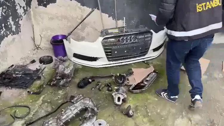 <p>Otomobilin parçalarının diğer araç parçalarının arasına saklandığı tespit edilirken yapılan çalışma sonucu aracın tüm parçaları bulunarak bir araya getirildi. </p>

<p> </p>
