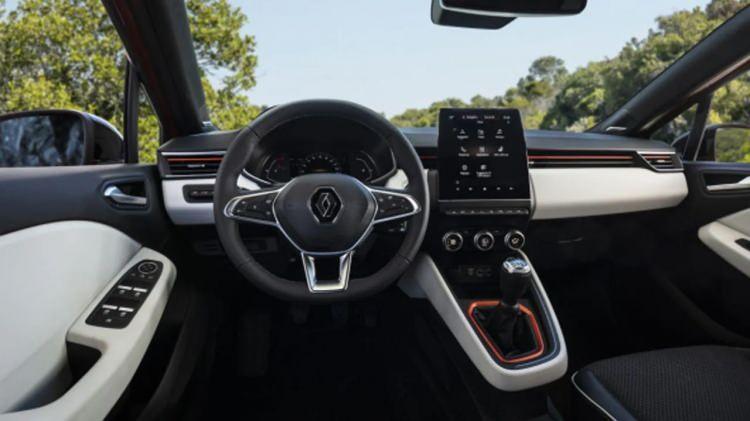 <p>Biz bu donanım sınıfını “en boş” olarak nitelendirmiş olsak da durum tam anlamıyla böyle değil. Zira Renault, Asya pazarında çok daha boş modelleri uygun fiyatlardan satıyor.</p>