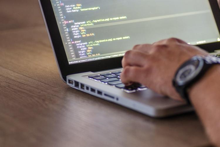 <p>Zirvedeki meslek gelişen oyun sektörünün etkisiyle Game Designer olurken ikinci sırada ise büyüyen kripto para piyasasının etkisiyle Blockchain Developer yer buldu. </p>