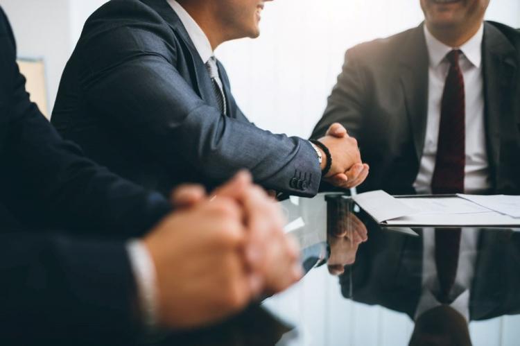<p><strong>Customer Succes Specialist (Müşteri Başarı Uzmanı)</strong></p>
<p>Müşteri Başarı Uzmanları, bir müşterinin satın aldığı ürün veya hizmetten eksiksiz olarak faydalandığından ve mümkün olan en iyi deneyimi yaşadığından emin olmak adına çeşitli iletişim kanalları vasıtasıyla ona destek ve yardım sağlar.</p>