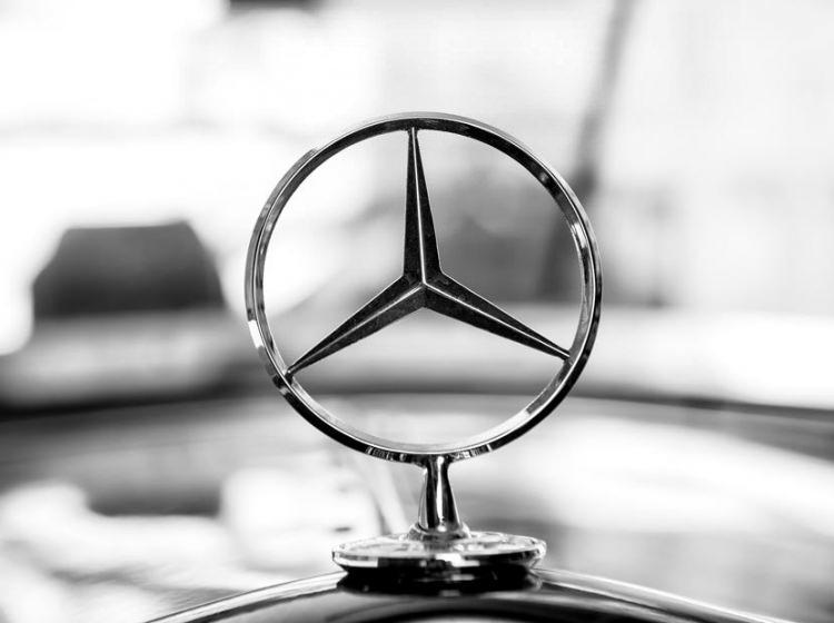 <p>MARKA: Mercedes-Benz</p>

<p>ÜLKE: Almanya</p>

<p>İŞ KOLU: Otomobil</p>

<p>MARKA DEĞERİ (MİLYAR DOLAR): 58,8</p>
