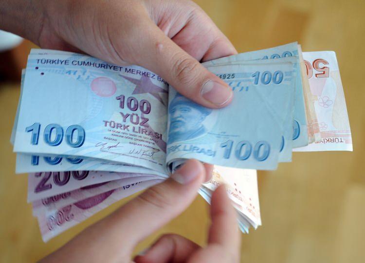 <p>Milyonlarca emekliyi ilgilendiren karar sonrası yasanın çıkmasını bekleyen EYT'liler de SGK'nın maaş hesaplama sistemi üzerinden aylıklarını sorgulamaya başladı.</p>