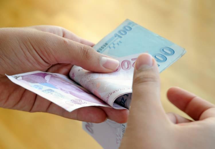 <p>Ancak EYT'lilerin yaptığı sorgulamada maaşların yüzde 30 artmadığı görüldü.</p>
<p> </p>