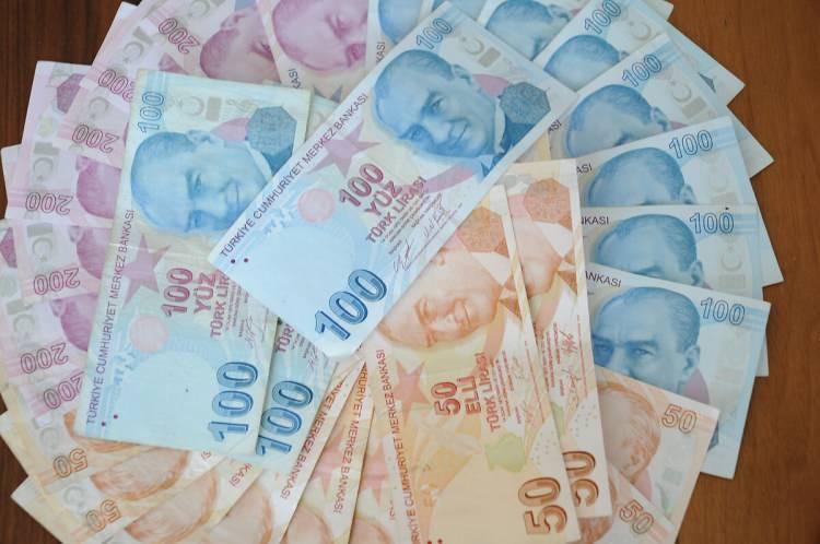 <p>Enflasyon yıl içinde yüzde 85'lere çıksa da 2022 yılını yüzde 64,27 ile kapattı.</p>
<p> </p>