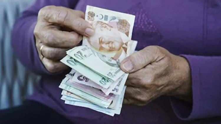 <p>Eksik prim günleri isteğe bağlı sigortayla tamamlanacaksa ödenecek prim günü sayısının 1260 günü geçmemesinde fayda bulunuyor.</p>
<p> </p>