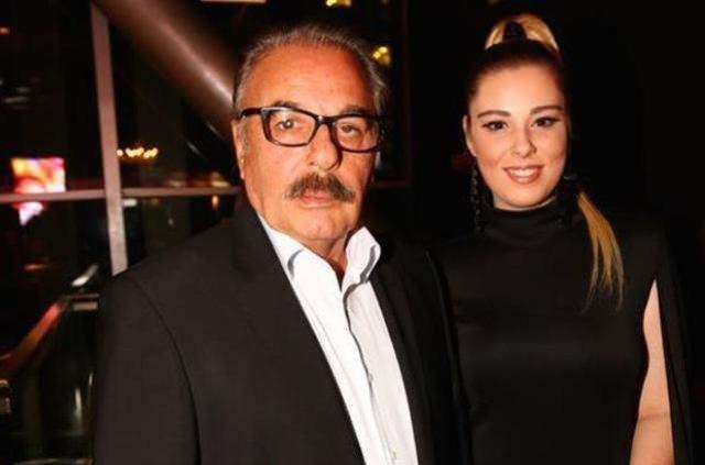 <p><span style="color:#B22222"><strong>"ARTIK BABAMLA BARIŞTIM"</strong></span></p>
<p><strong>Annem, hem anne hem babaydı benim için. Babam varken de annem öyleydi o yüzden sadece fiziki bir yokluk oldu. Ayrıldıktan sonra 1-1,5 yıl kontak kesildi. Babama birçok kırgınlığım var. Artık babamla barıştım. Çocuğum olduktan sonra çok da anne ve babanın işine karışmamak lazım diye düşündüm. Yaşadığım travmaları kafamda bitirmek istedim" dedi.</strong></p>