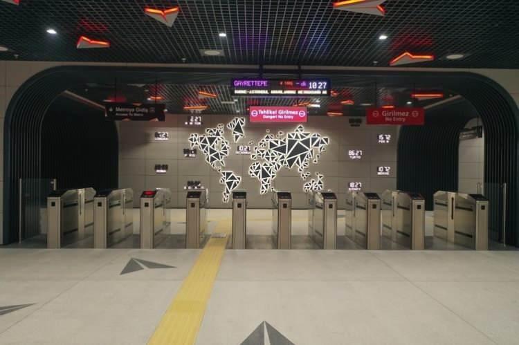 <p>İstanbul Havalimanı Metro hattında Türkiye'de bir ilk olan yolculara 'hızlı tren konforunda sürüş' imkanı sunacak prekast panel ile kusursuz demiryolu altyapısı inşa edildi.</p>
