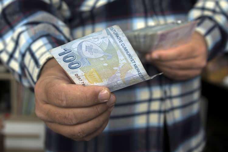 <p>Hükümet 84 milyon vatandaşa vergiden prime, öğrenim kredisinden trafik cezalarına kadar birçok başlıkta barış eli uzatıyor. </p>