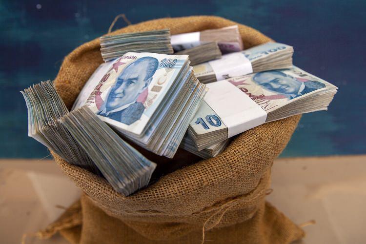 <p>Kredi kartına taksit şeklinde ödeme yapılması durumunda, yapılandırılan alacak tutarı banka tarafından borçlunun hesaplarına yasanın öngördüğü taksit aylarında yansıtılacak.</p>