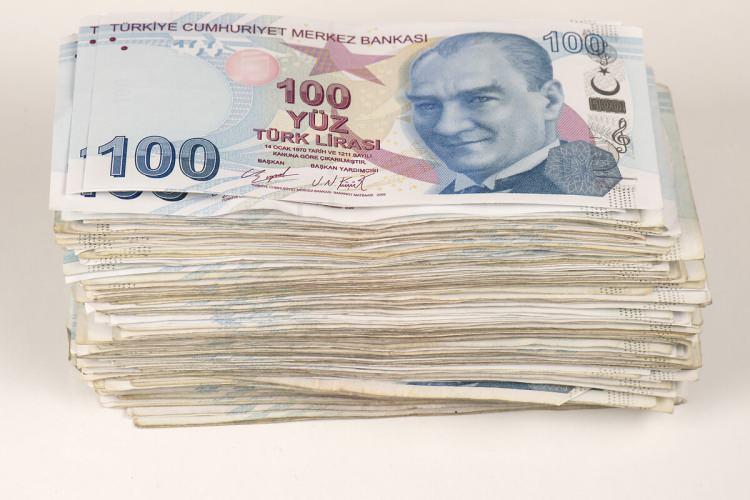 <p>Vergi borcunun yapılandırılmasında, mevcut verginin aslına bağlı olan cezalar siliniyor. </p>