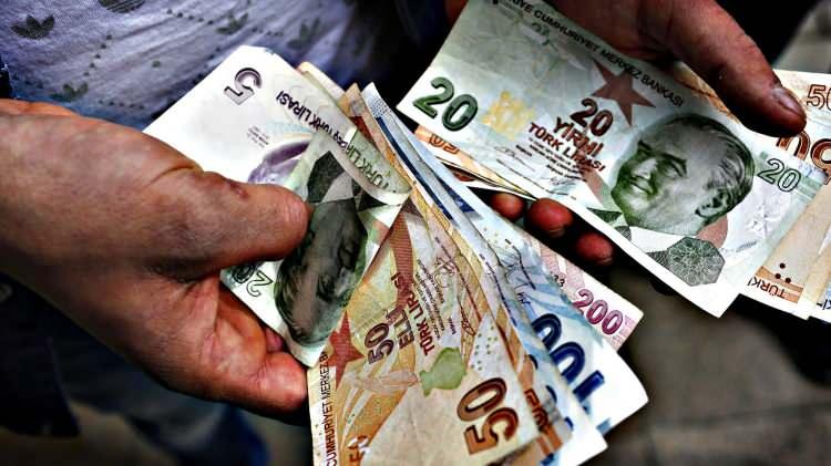 <p><strong>Aynı iş yerinden birden fazla giriş-çıkış yapanların dava açma süresi ne zaman başlar?</strong><br />
 </p>

<p>Hizmet tespit davasını kişinin kendisi veya vefat durumunda mirasçıları açabilir. Hizmet tespitine konu işyerinde hizmetlerinin geçtiği yılın sonundan başlayarak beş yıl içinde mahkemeye başvurulabilir.</p>
