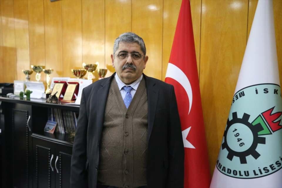 <p>Bu yıl belediyelere kamelya, piknik masası ve oturma grubu da yapmaya başlayan okul, cirosunu ikiye katlamayı hedefliyor.</p>
<p>Okul Müdürü Yusuf Yıldırım, AA muhabirine, Türkiye'deki 56 AR-GE okulundan birisi olduklarını söyledi.</p>
<p> </p>