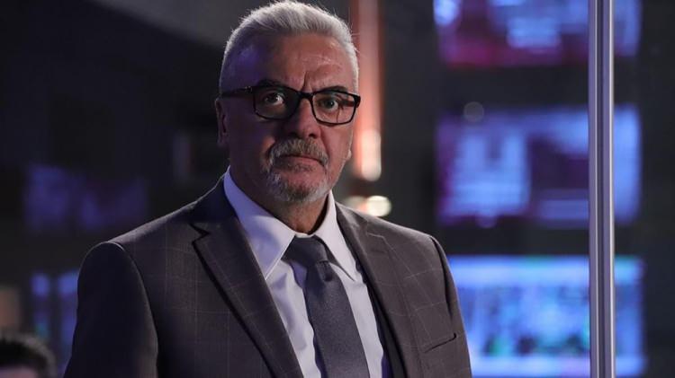 <p><span style="color:#000000"><strong>Sağlık sorununa rağmen işini aksatmak istemeyen usta akt&ouml;r, dizide biriyle kavga etmiş gibi g&ouml;sterilerek işinin başına d&ouml;nd&uuml;.&nbsp;</strong></span></p>
