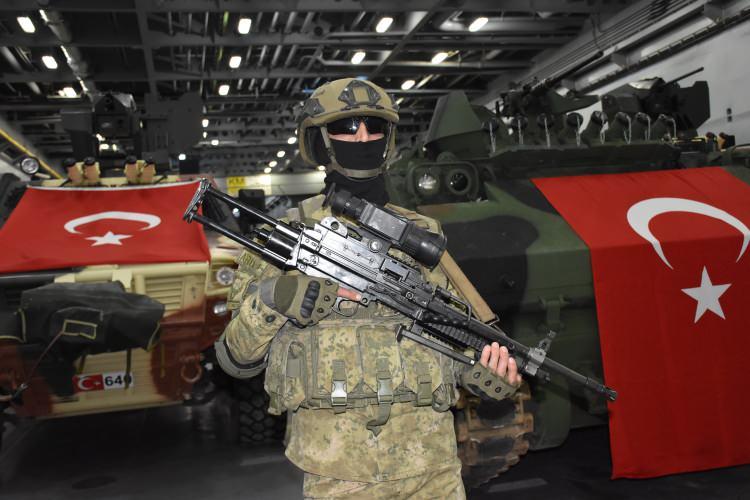 <p>TURMARFOR Komutanlığının NATO Mukabele Kuvveti görevi öncesinde hazırlıkların tamamlanması ve denenmesi maksadıyla sertifikasyon tatbikatlarına iştirak ettiğine işaret eden Talayman, "Bu tatbikatlarda NATO tarafından oluşturulan değerlendirme timlerince denetlenmiştir.</p> 